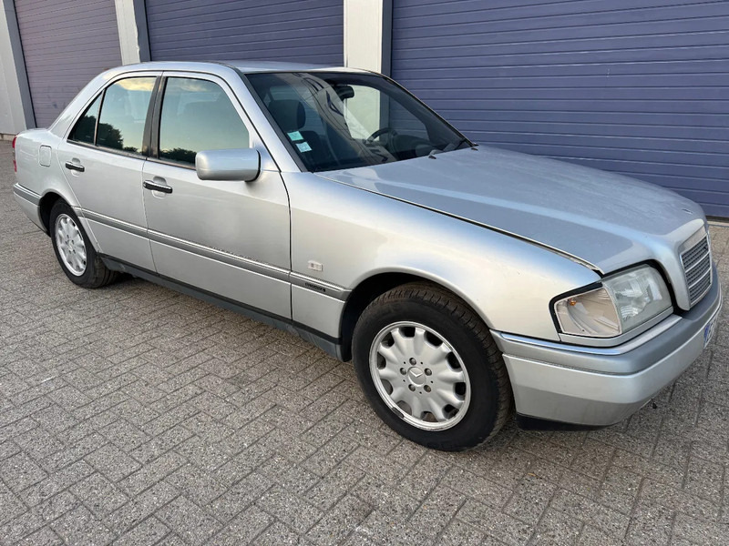 Mercedes-Benz C-Klasse **C180-PETROL-AC** - Berline: photos 3 Mercedes-Benz C-Klasse **C180-PETROL-AC** - Berline: photos 3