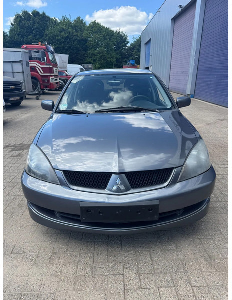 Mitsubishi Lancer **1600PETROL-AIRCO** - Voiture: photos 3 Mitsubishi Lancer **1600PETROL-AIRCO** - Voiture: photos 3