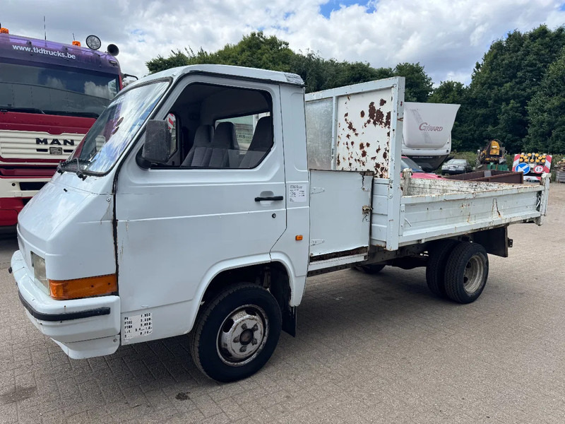 Nissan Trade **TIPPER/BENNE** - Utilitaire benne: photos 1 Nissan Trade **TIPPER/BENNE** - Utilitaire benne: photos 1