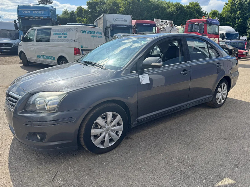 Toyota Avensis **DIESEL-AIRCO** - Voiture: photos 1 Toyota Avensis **DIESEL-AIRCO** - Voiture: photos 1