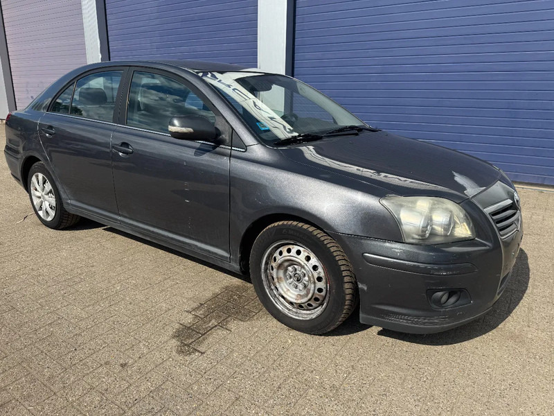 Toyota Avensis **DIESEL-AIRCO** - Voiture: photos 3 Toyota Avensis **DIESEL-AIRCO** - Voiture: photos 3
