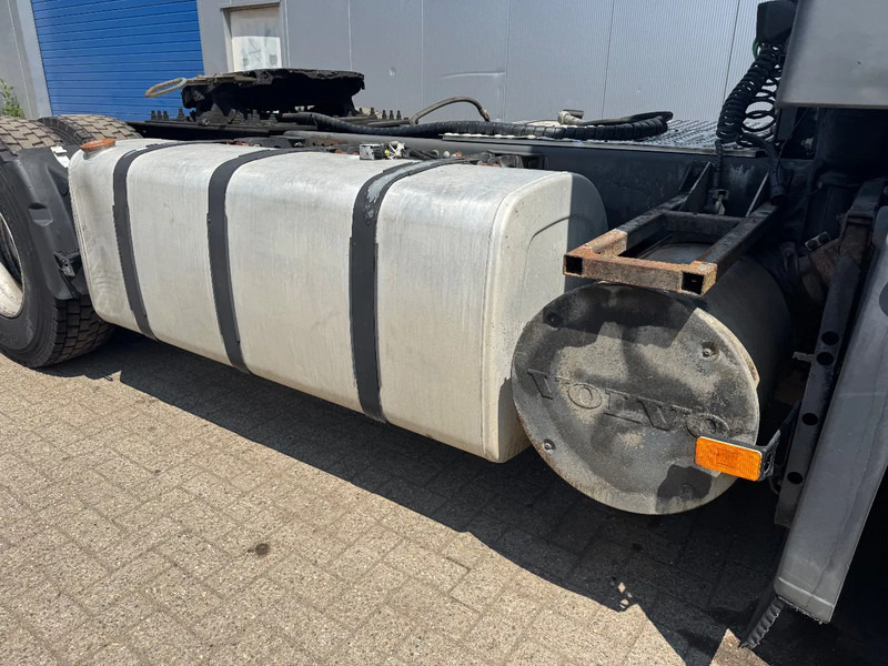 Volvo FM 300 **EURO 3-BELGIAN TRUCK-I SHIFT-PTO** - Tracteur routier: photos 4 Volvo FM 300 **EURO 3-BELGIAN TRUCK-I SHIFT-PTO** - Tracteur routier: photos 4