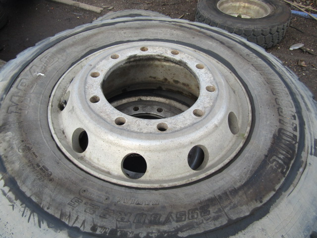 295/80/22.5 ‘ALCOA’ (6) BUDGET TRACK GRIT TYRES ONLY 4 TYRES GOOD - Pneu pour Camion: photos 5 295/80/22.5 ‘ALCOA’ (6) BUDGET TRACK GRIT TYRES ONLY 4 TYRES GOOD - Pneu pour Camion: photos 5