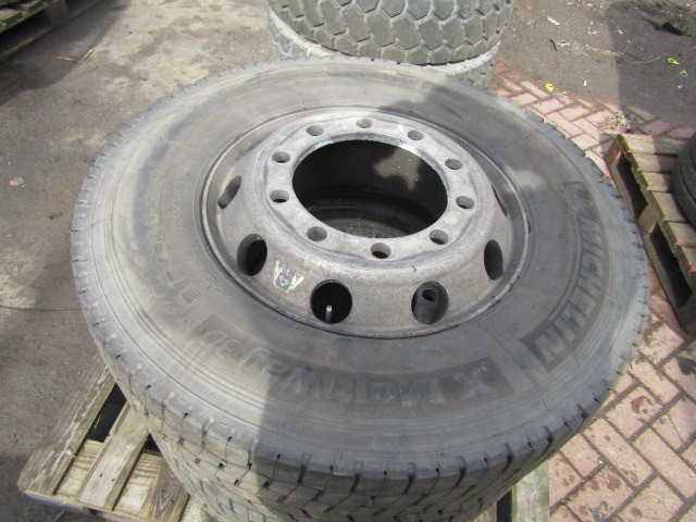 315/70/22.5 ALCOA (2) MICHILEN DRIVE PATTERN - Pneu pour Camion: photos 3 315/70/22.5 ALCOA (2) MICHILEN DRIVE PATTERN - Pneu pour Camion: photos 3
