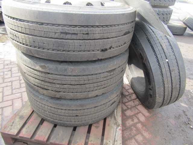 315/70/22.5 ‘ALCOA'(4) MICHELIN STEER PATTERN – 4 PIECE SET - Pneu pour Camion: photos 4 315/70/22.5 ‘ALCOA'(4) MICHELIN STEER PATTERN – 4 PIECE SET - Pneu pour Camion: photos 4