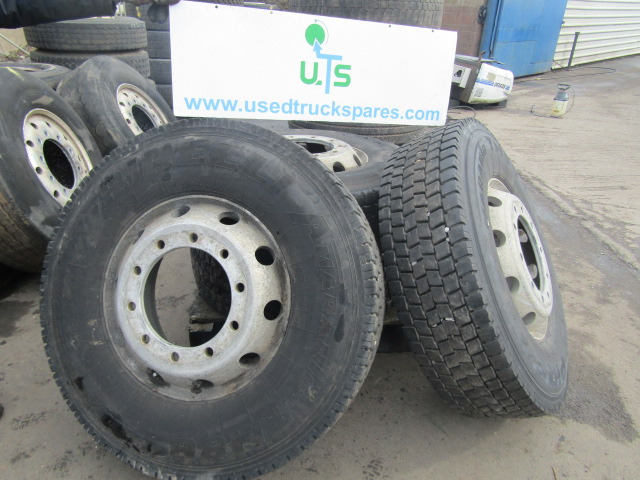 315/80/22.5 ALCOA (4) WITH PIRRELLI DRIVE PATTERN TYRES - Pneu pour Camion: photos 2 315/80/22.5 ALCOA (4) WITH PIRRELLI DRIVE PATTERN TYRES - Pneu pour Camion: photos 2