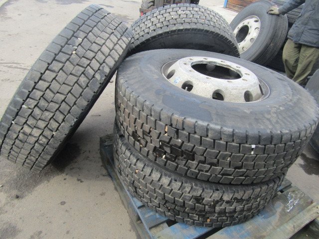 315/80/22.5 ALCOA (4) WITH PIRRELLI DRIVE PATTERN TYRES - Pneu pour Camion: photos 3 315/80/22.5 ALCOA (4) WITH PIRRELLI DRIVE PATTERN TYRES - Pneu pour Camion: photos 3