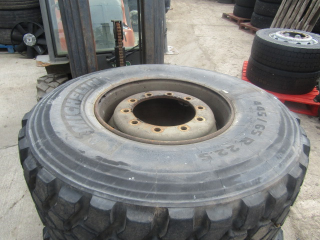 465/65/22.5 MICHELIN TRACK GRIP TYRE WITH RIM - Pneu pour Camion: photos 2 465/65/22.5 MICHELIN TRACK GRIP TYRE WITH RIM - Pneu pour Camion: photos 2