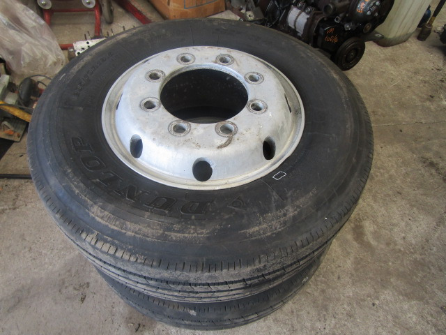 ALCOA ALLOYS (2) 285/70/19.5 STEER DUNLOP 2012 10/12MM TREAD 30MM HOLES - Pneu pour Camion: photos 4 ALCOA ALLOYS (2) 285/70/19.5 STEER DUNLOP 2012 10/12MM TREAD 30MM HOLES - Pneu pour Camion: photos 4