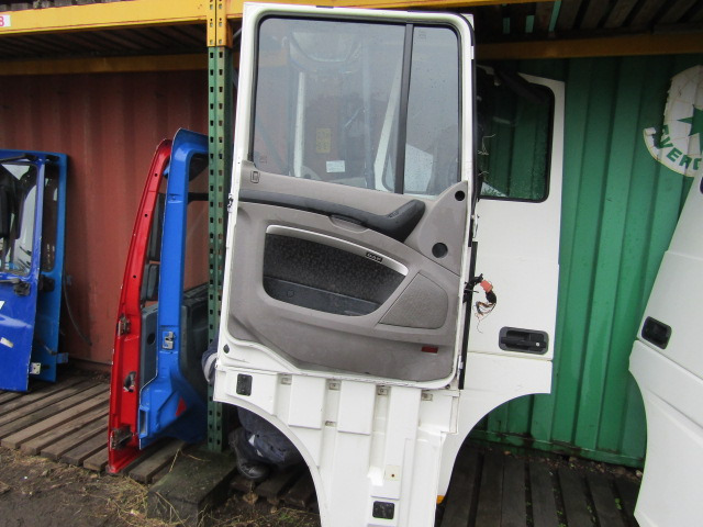 DAF XF 105 NEARSIDE (PASSENGER) COMPLETE DOOR - Cabine et intérieur pour Camion: photos 3 DAF XF 105 NEARSIDE (PASSENGER) COMPLETE DOOR - Cabine et intérieur pour Camion: photos 3