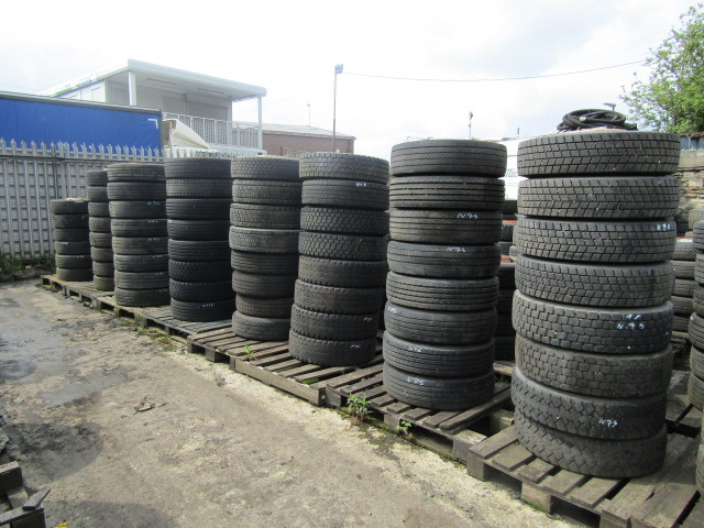 ISUZU N75 215/75/17.5 WHEELS AND TYRES 100 AVAILABLE FROM £50-100 - Pneu pour Camion: photos 2 ISUZU N75 215/75/17.5 WHEELS AND TYRES 100 AVAILABLE FROM £50-100 - Pneu pour Camion: photos 2