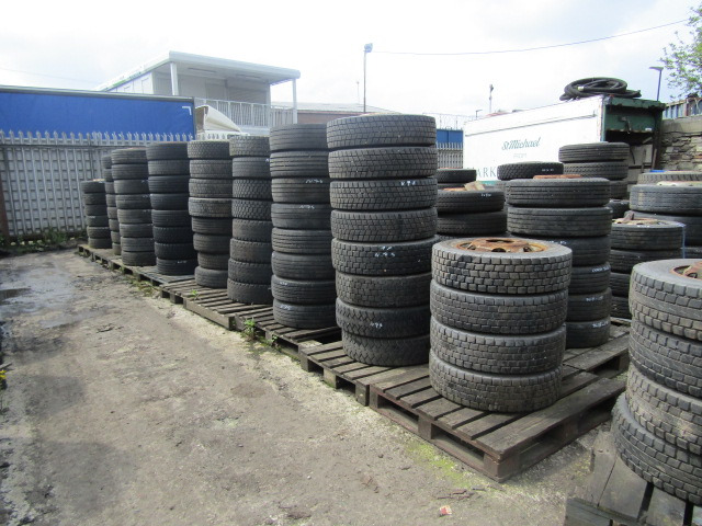 ISUZU N75 215/75/17.5 WHEELS AND TYRES 100 AVAILABLE FROM £50-100 - Pneu pour Camion: photos 1 ISUZU N75 215/75/17.5 WHEELS AND TYRES 100 AVAILABLE FROM £50-100 - Pneu pour Camion: photos 1