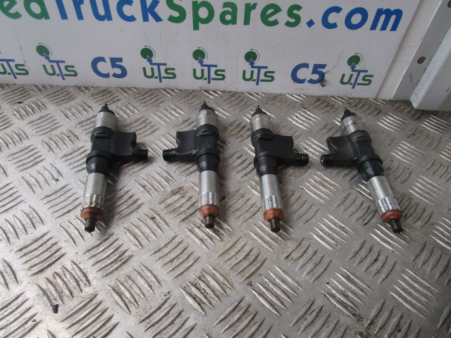 ISUZU NQR / N75 EURO 4 DENSO INJECTORS (4) P/NO 636302J00038 - Système de carburant pour Camion: photos 1 ISUZU NQR / N75 EURO 4 DENSO INJECTORS (4) P/NO 636302J00038 - Système de carburant pour Camion: photos 1