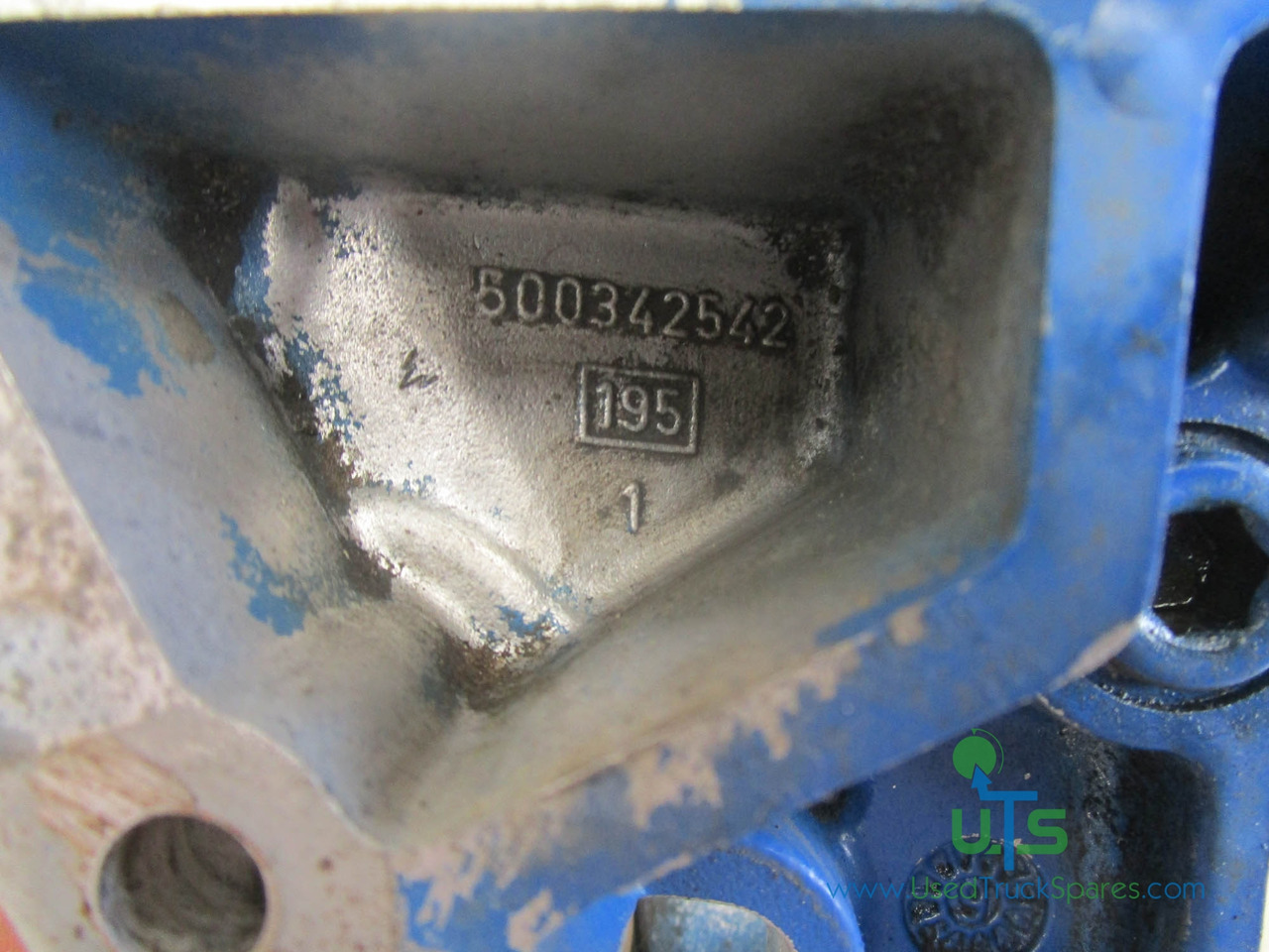 IVECO CURSOR 8 FUEL FILTER HOUSING P/NO 500342542 - Moteur et pièces pour Camion: photos 2 IVECO CURSOR 8 FUEL FILTER HOUSING P/NO 500342542 - Moteur et pièces pour Camion: photos 2