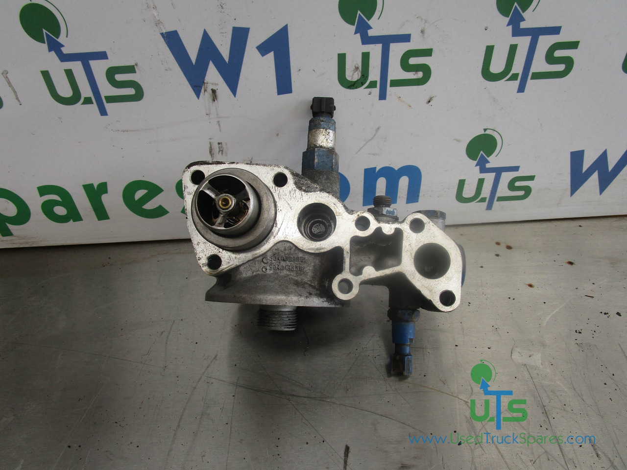 IVECO CURSOR 8 OIL FILTER HOUSING P/NO 504070785 - Moteur et pièces pour Camion: photos 1 IVECO CURSOR 8 OIL FILTER HOUSING P/NO 504070785 - Moteur et pièces pour Camion: photos 1