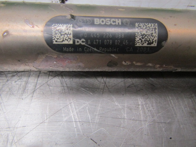 MERCEDES ACTROS MP4 OM471-6 FUEL RAIL BOSCH P/NO 0445 226 088 MERCEDS P/NO A4710780245 - Moteur et pièces pour Camion: photos 2 MERCEDES ACTROS MP4 OM471-6 FUEL RAIL BOSCH P/NO 0445 226 088 MERCEDS P/NO A4710780245 - Moteur et pièces pour Camion: photos 2