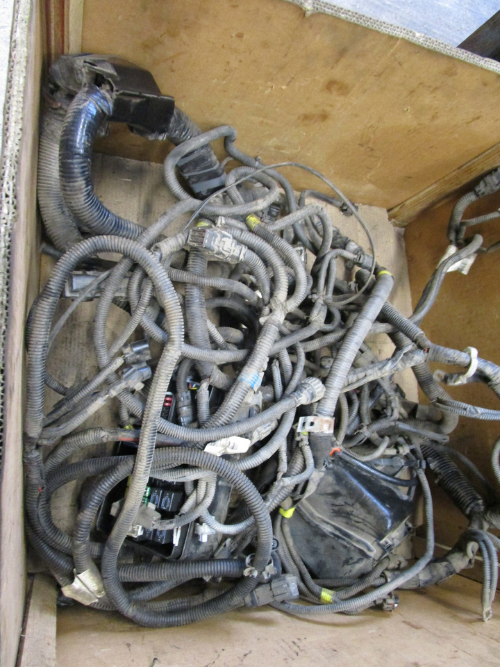 MITSUBISHI FUSO 4P10 COMPLETE WIRING HARNESS - Système électrique pour Camion: photos 1 MITSUBISHI FUSO 4P10 COMPLETE WIRING HARNESS - Système électrique pour Camion: photos 1