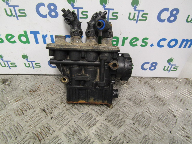 RENAULT MIDLUM DXI ELC HIGHT CONTROL VALVE ‘KNORR-BREMSE’ P/NO K019820 - Système électrique pour Camion: photos 1 RENAULT MIDLUM DXI ELC HIGHT CONTROL VALVE ‘KNORR-BREMSE’ P/NO K019820 - Système électrique pour Camion: photos 1