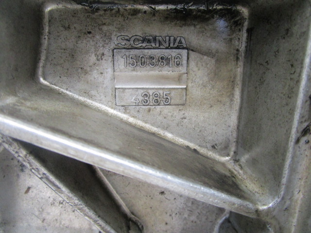 SCANIA 124 420 DC1203 FRONT CRANKSHAFT COVER 1503816 - Moteur et pièces pour Camion: photos 2 SCANIA 124 420 DC1203 FRONT CRANKSHAFT COVER 1503816 - Moteur et pièces pour Camion: photos 2
