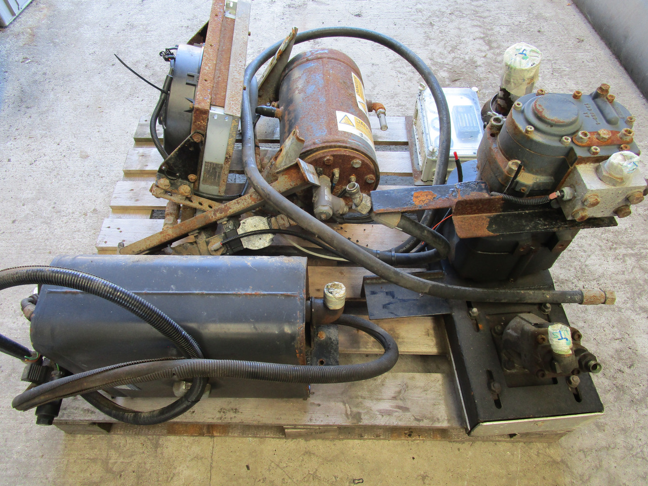 TRUCK MOUNTED TAMROTOR COMPRESSOR UNIT TYPE E12 - Compresseur pour Véhicule de voirie/ Spécial: photos 1 TRUCK MOUNTED TAMROTOR COMPRESSOR UNIT TYPE E12 - Compresseur pour Véhicule de voirie/ Spécial: photos 1