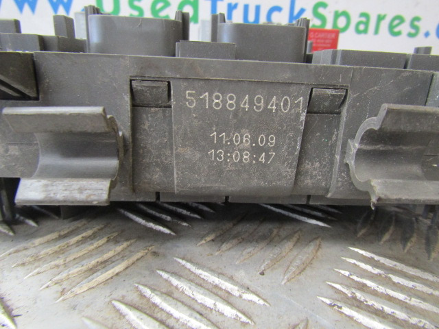 VOLVO FE FUSEBOARD COMPLETE P/NO 518849401 - Système électrique pour Camion: photos 2 VOLVO FE FUSEBOARD COMPLETE P/NO 518849401 - Système électrique pour Camion: photos 2