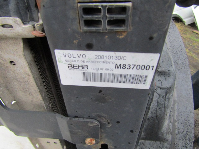 VOLVO FL7 FE240 RADIATOR/INTERCOOLER PACK P/NO 20810130 / C - Radiateur pour Camion: photos 2 VOLVO FL7 FE240 RADIATOR/INTERCOOLER PACK P/NO 20810130 / C - Radiateur pour Camion: photos 2