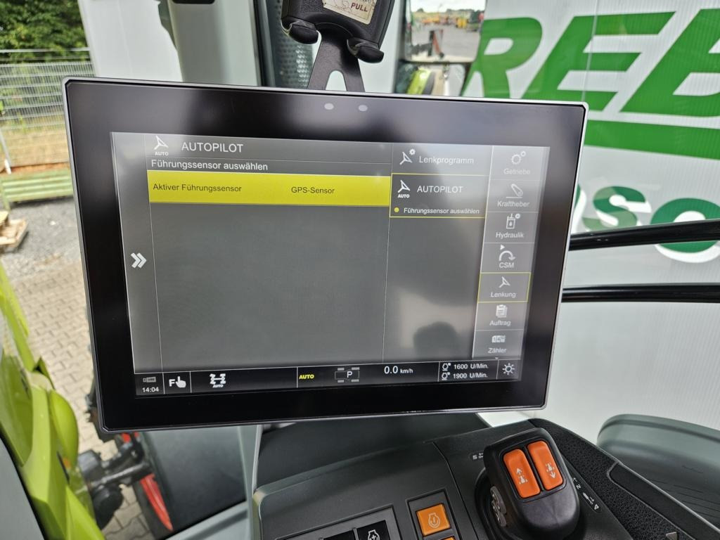 Tracteur agricole CLAAS AXION 810 CMATIC: photos 19 Tracteur agricole CLAAS AXION 810 CMATIC: photos 19