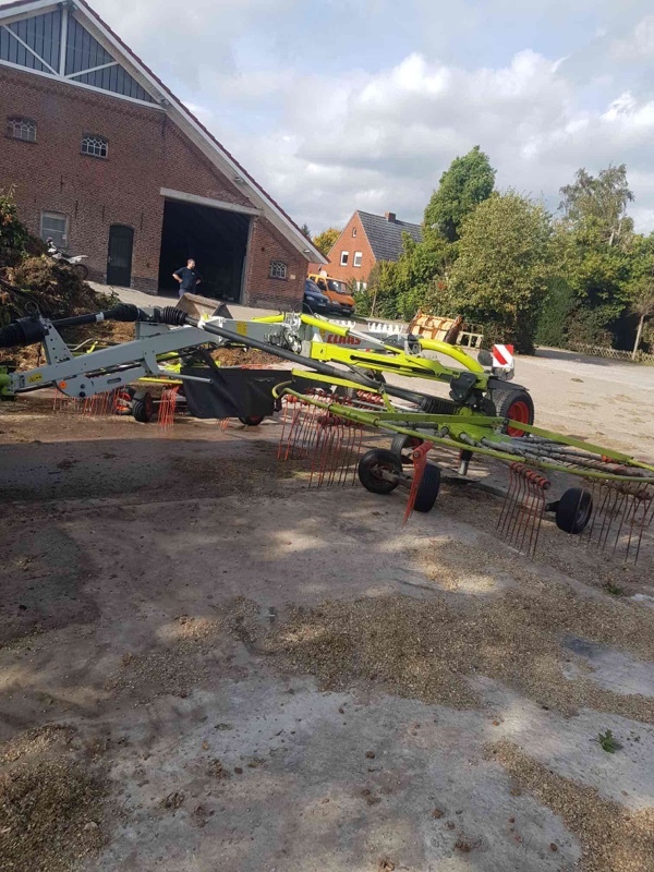 CLAAS Liner 2800 - Faneuse: photos 2 CLAAS Liner 2800 - Faneuse: photos 2