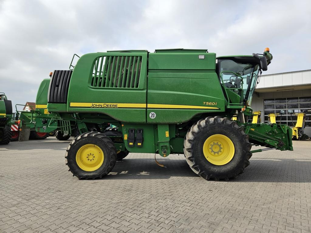 John Deere T560I - Moissonneuse-batteuse: photos 1 John Deere T560I - Moissonneuse-batteuse: photos 1