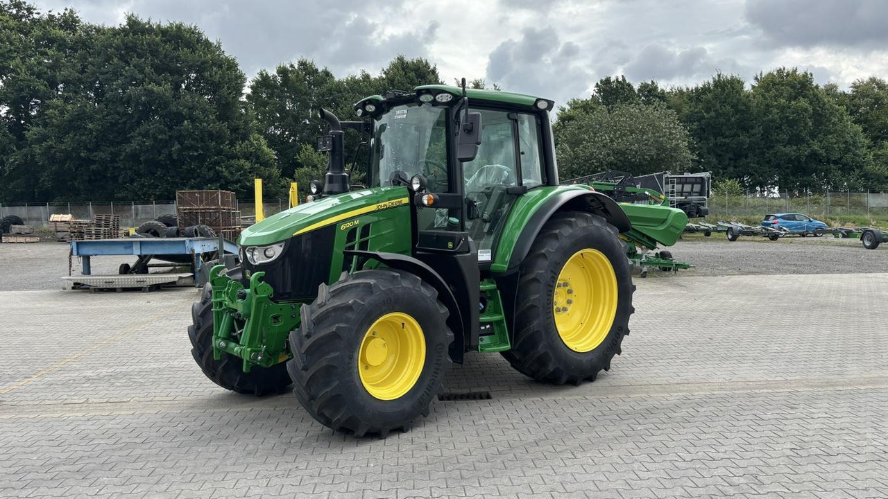 John Deere TRAKTOR 6120M MIT KABINE - Tracteur agricole: photos 1 John Deere TRAKTOR 6120M MIT KABINE - Tracteur agricole: photos 1