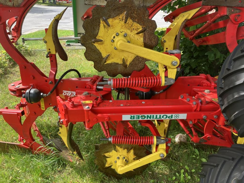 Pöttinger SERVO 35 S-5 PLUSNOVA - Charrue: photos 4 Pöttinger SERVO 35 S-5 PLUSNOVA - Charrue: photos 4