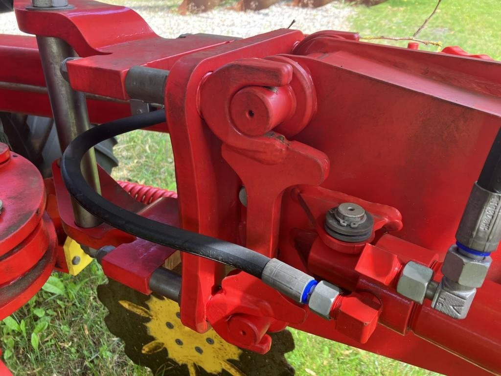 Pöttinger SERVO 35 S-5 PLUSNOVA - Charrue: photos 3 Pöttinger SERVO 35 S-5 PLUSNOVA - Charrue: photos 3