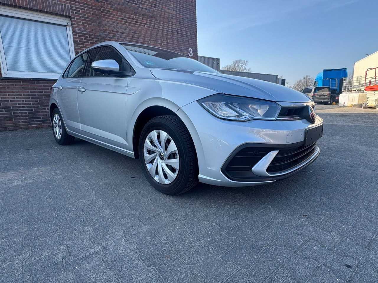 Volkswagen Polo Life 1.0 TSI 70kW 5-Gang 10.000 KM - Voiture: photos 2 Volkswagen Polo Life 1.0 TSI 70kW 5-Gang 10.000 KM - Voiture: photos 2