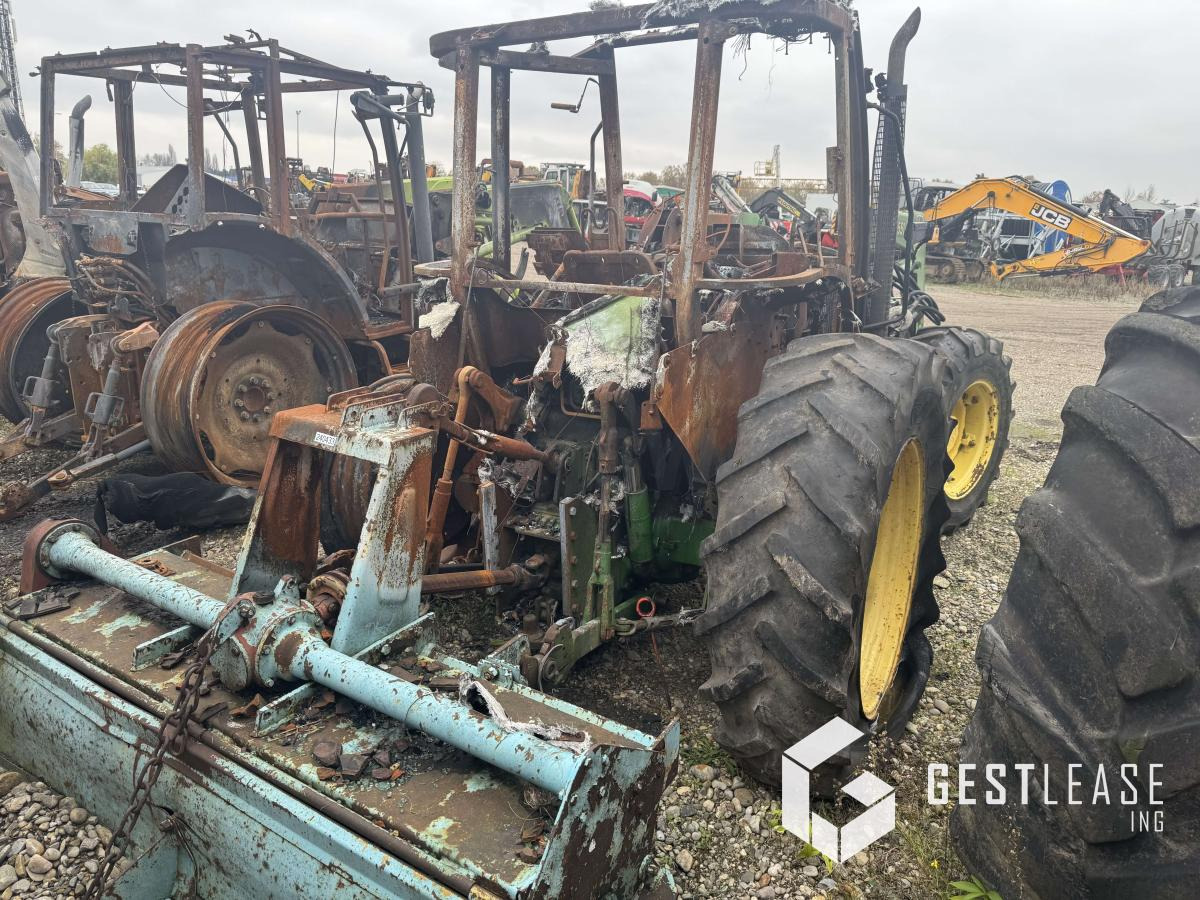 John Deere 5720 - Tracteur agricole: photos 3 John Deere 5720 - Tracteur agricole: photos 3