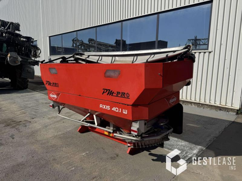 Kuhn AXIS 40.1 W - Distributeur d'engrais: photos 2 Kuhn AXIS 40.1 W - Distributeur d'engrais: photos 2
