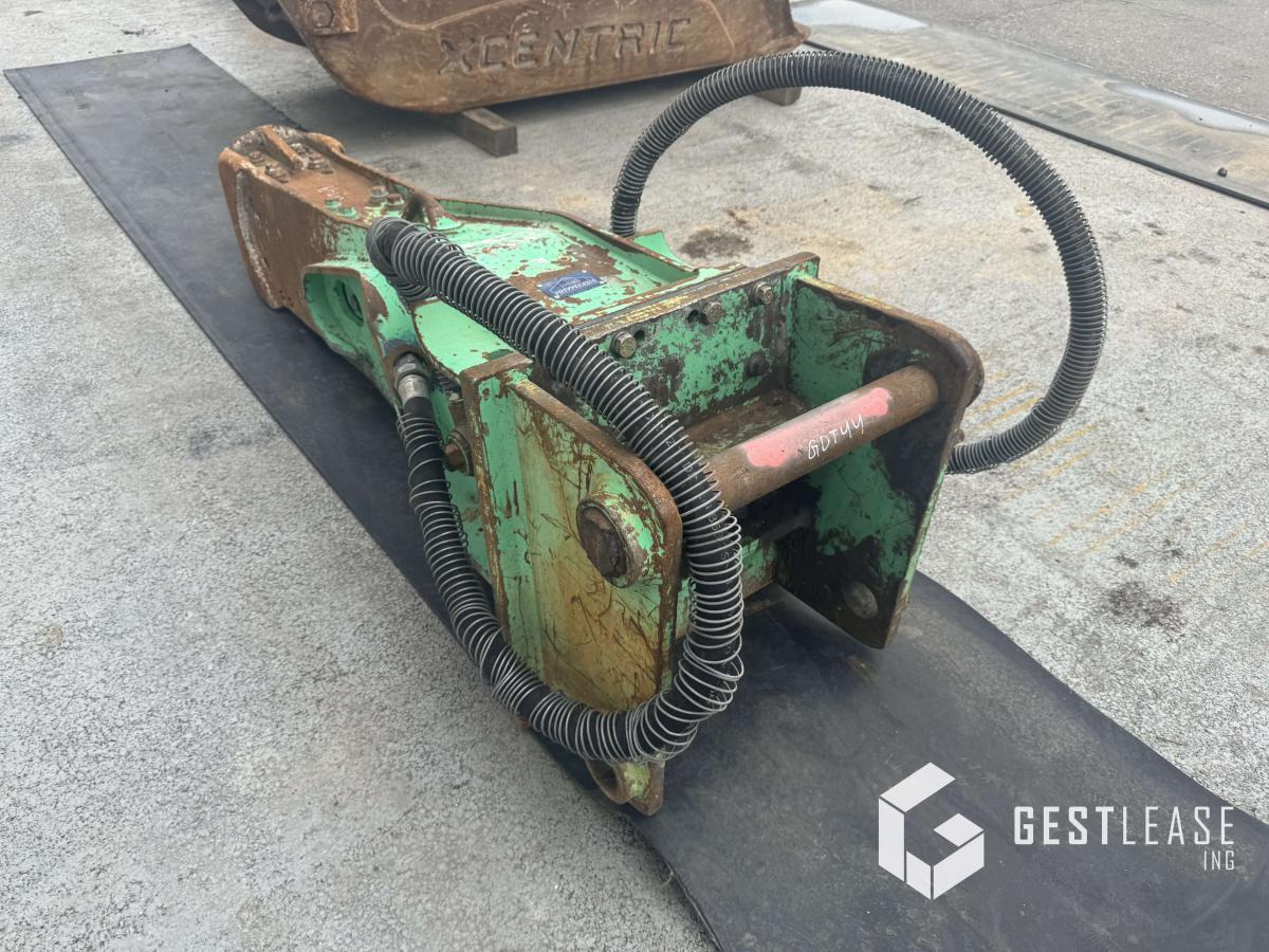 MONTABERT BRM 900 - Marteau hydraulique: photos 4 MONTABERT BRM 900 - Marteau hydraulique: photos 4