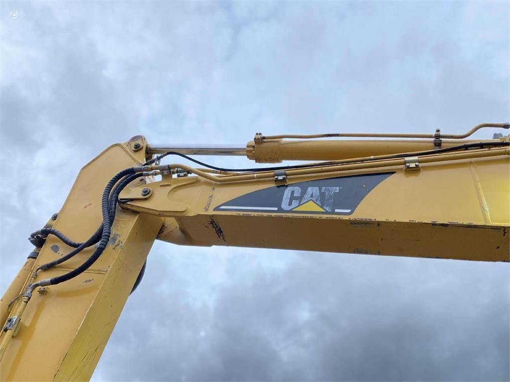 Pelle sur chenille CAT 318 CL: photos 10