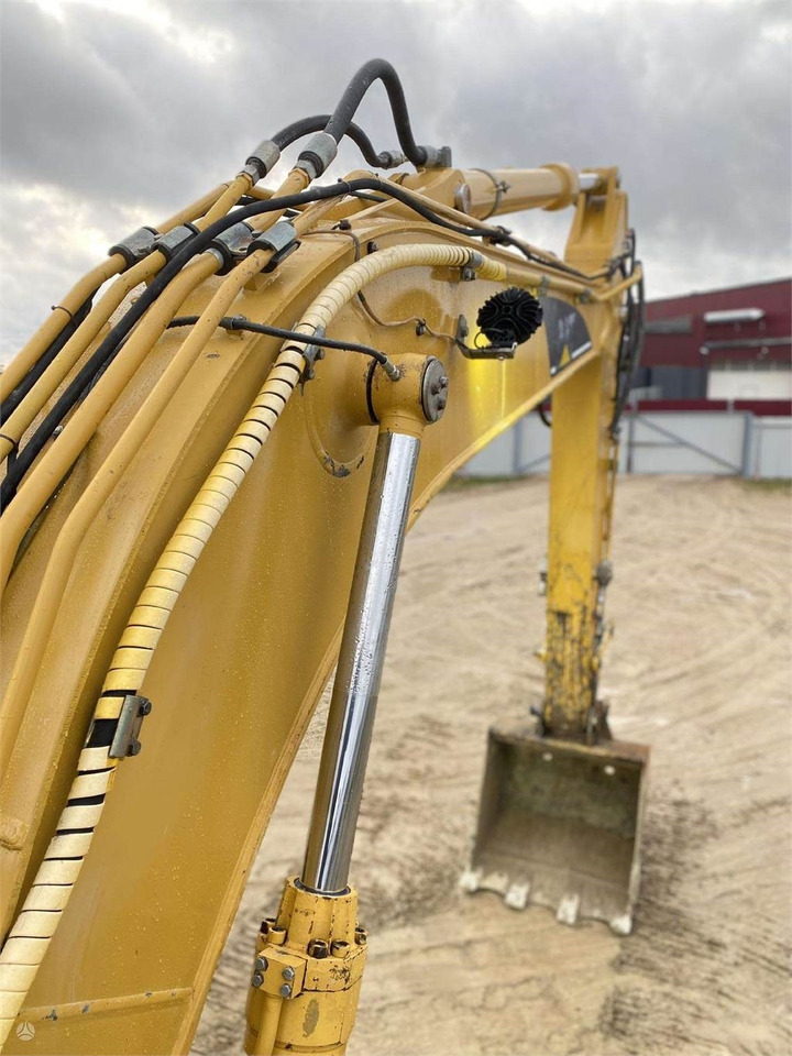 Pelle sur chenille CAT 318 CL: photos 23