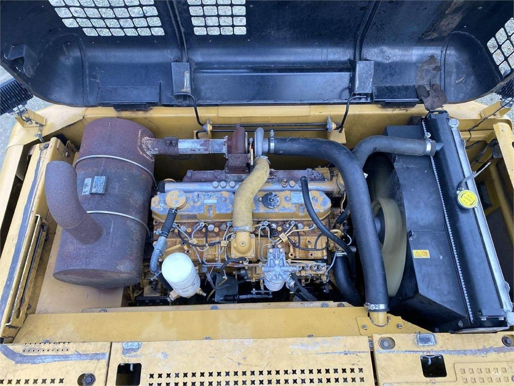 Pelle sur chenille CAT 318 CL: photos 19