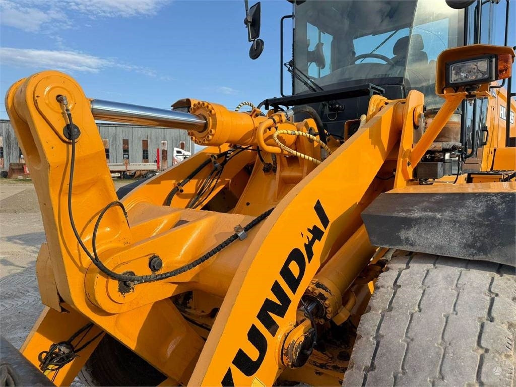 Chargeuse sur pneus Hyundai HL 955: photos 9