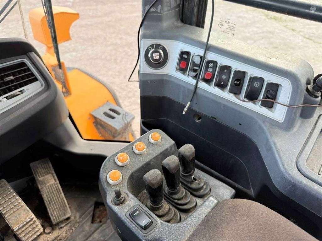 Chargeuse sur pneus Hyundai HL 955: photos 13