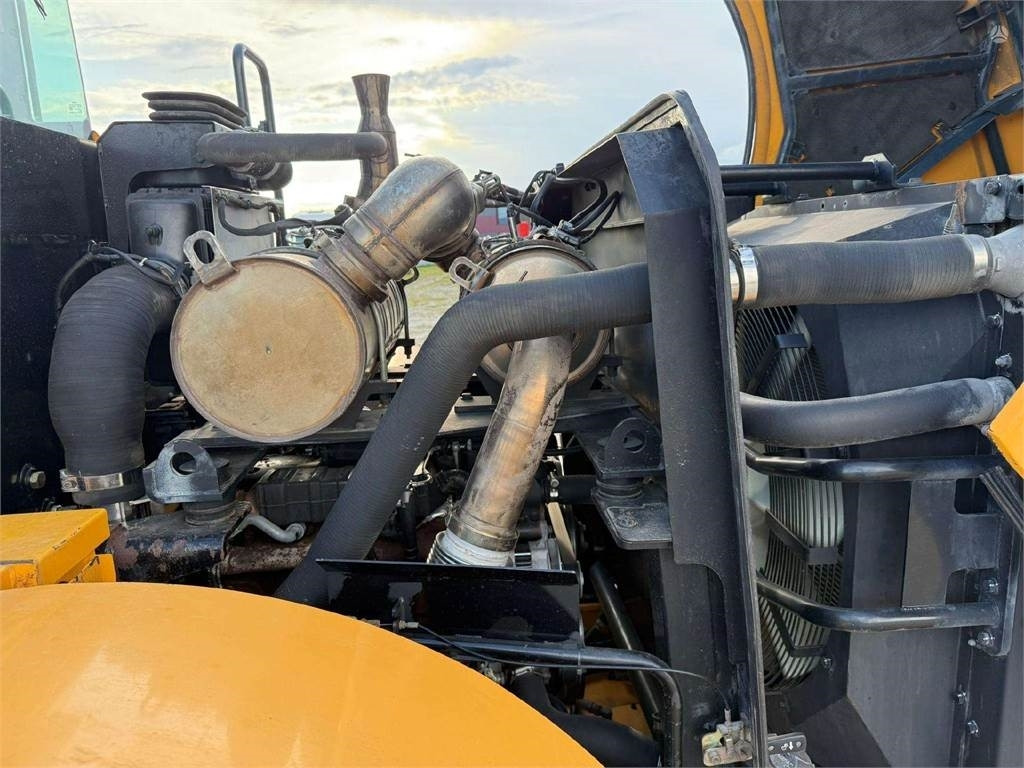 Chargeuse sur pneus Hyundai HL 955: photos 17