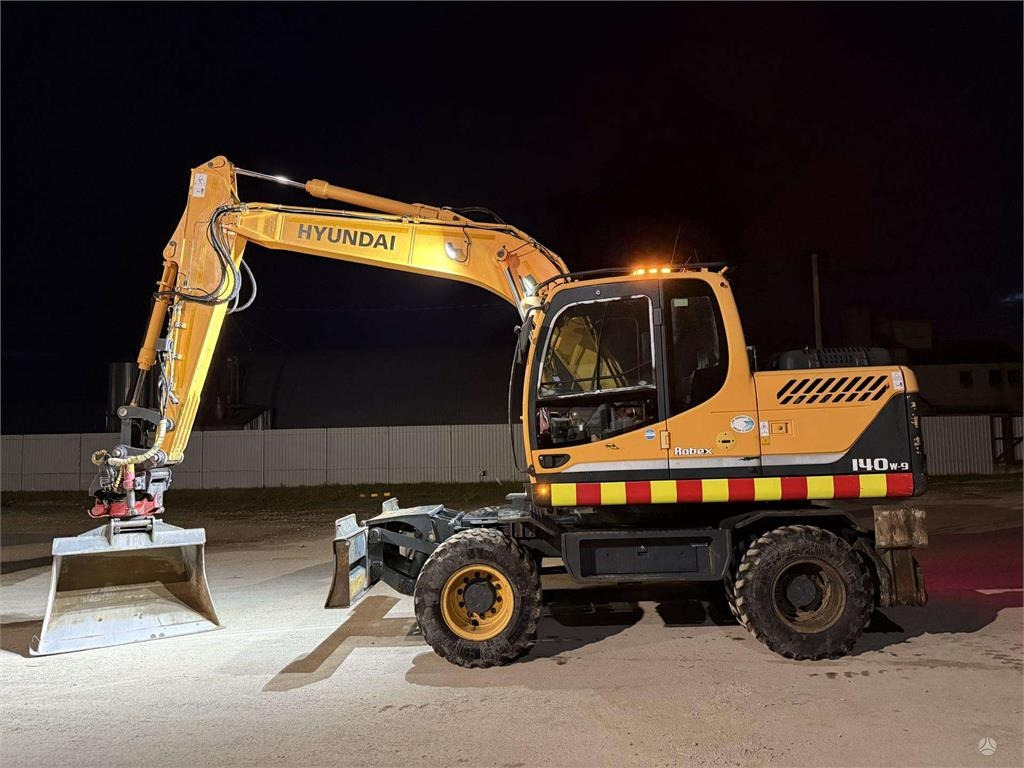 Hyundai Robex 140 W-9 ROTOTILT - Pelle sur pneus: photos 2 Hyundai Robex 140 W-9 ROTOTILT - Pelle sur pneus: photos 2