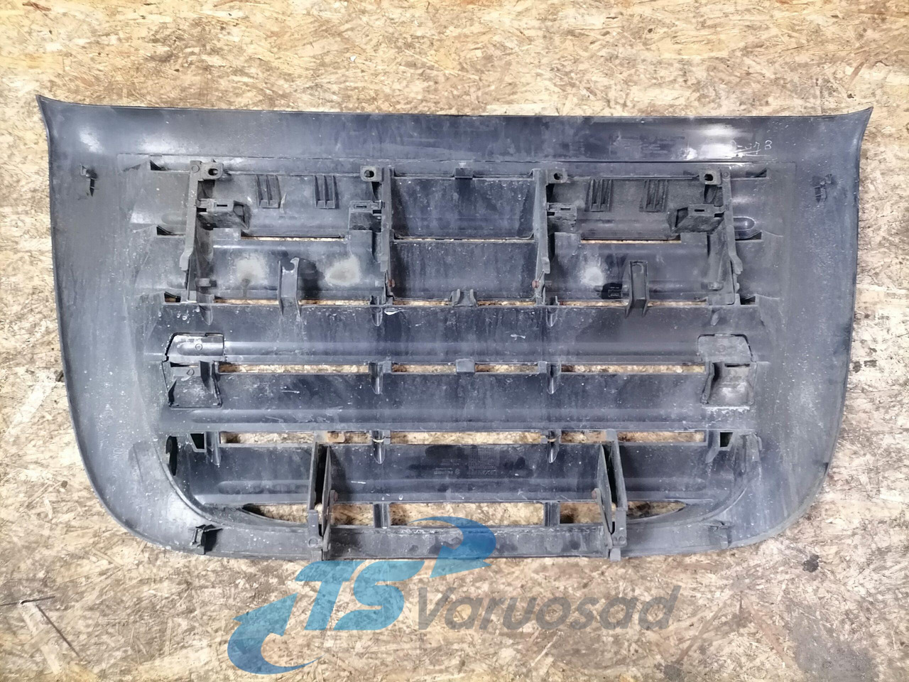 DAF Grille panel 1635802 - Calandre pour Camion: photos 4 DAF Grille panel 1635802 - Calandre pour Camion: photos 4