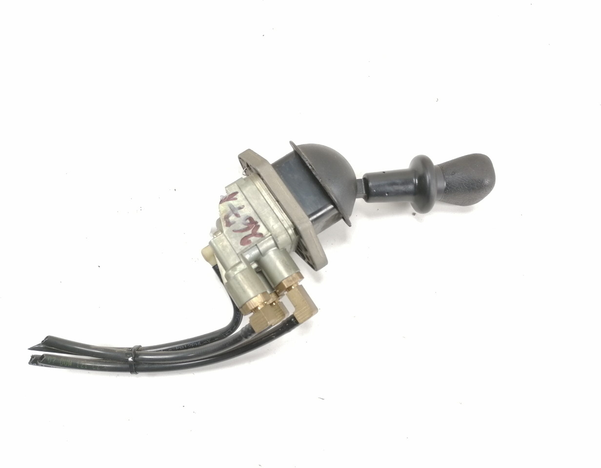 DAF Handbrake control lever 1734006 - Pièce universelle pour Camion: photos 1 DAF Handbrake control lever 1734006 - Pièce universelle pour Camion: photos 1