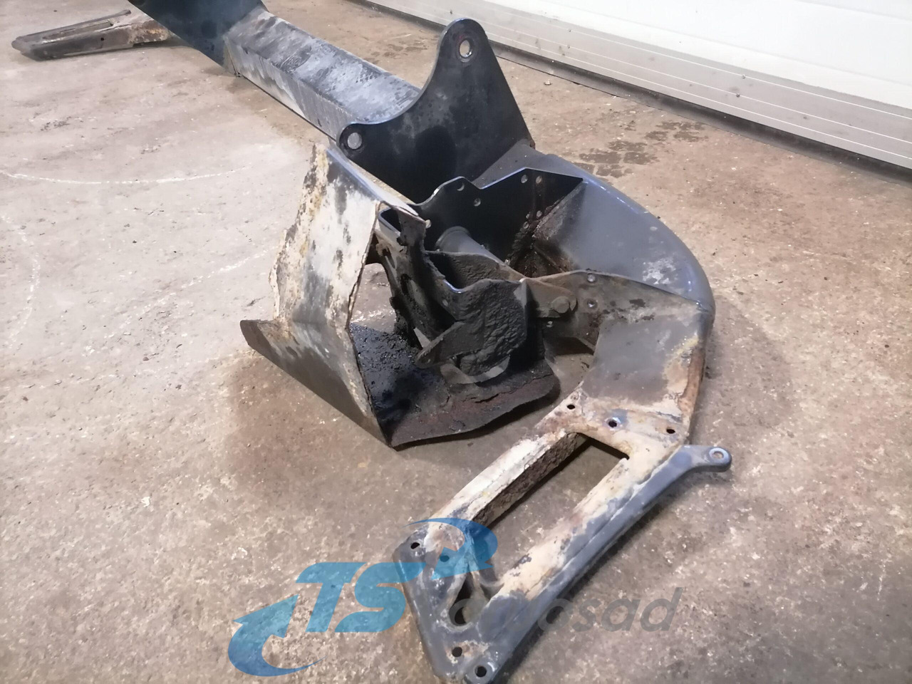 MAN Bumper 81418905171 - Pare-chocs pour Camion: photos 3 MAN Bumper 81418905171 - Pare-chocs pour Camion: photos 3