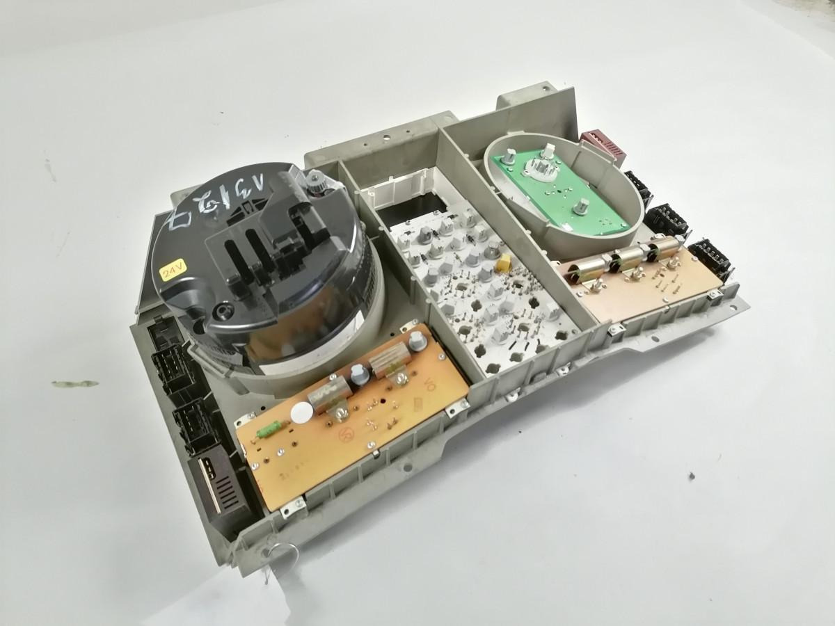 MAN Dashboard 81272026080 - Panel de instrumentos pour Camion: photos 3 MAN Dashboard 81272026080 - Panel de instrumentos pour Camion: photos 3