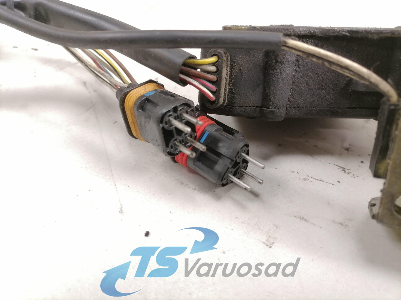 MAN Door lock 81626806122 - Portière et pièces pour Camion: photos 4 MAN Door lock 81626806122 - Portière et pièces pour Camion: photos 4