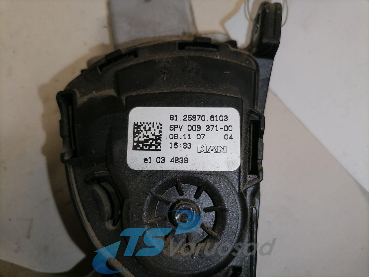 MAN Gaasipedaal reostaadiga 81259706103 - Système de carburant pour Camion: photos 4 MAN Gaasipedaal reostaadiga 81259706103 - Système de carburant pour Camion: photos 4