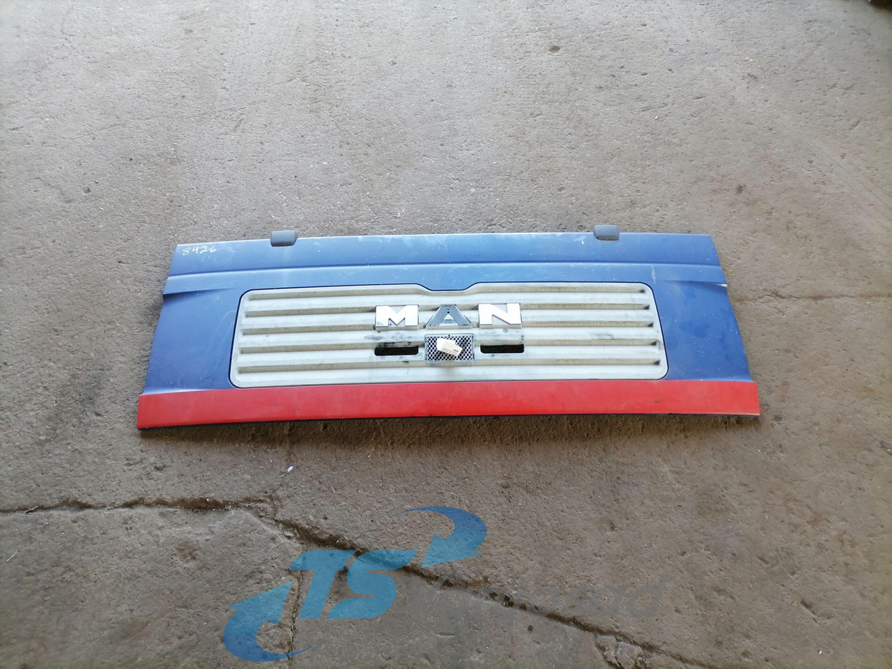 MAN Grille panel 81611100053 - Calandre pour Camion: photos 1 MAN Grille panel 81611100053 - Calandre pour Camion: photos 1